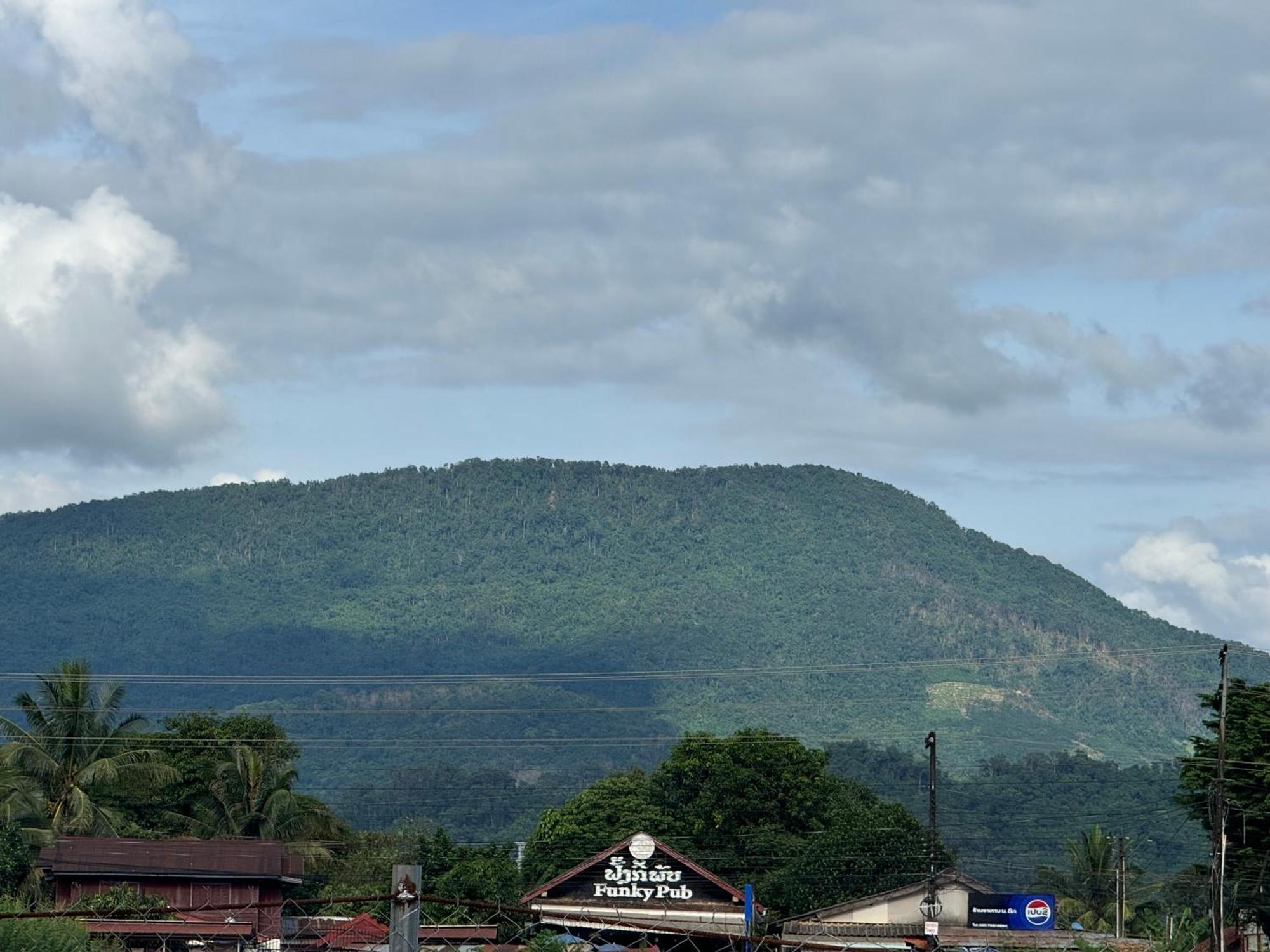 A P S Moutain View Hotel Vang Vieng Buitenkant foto
