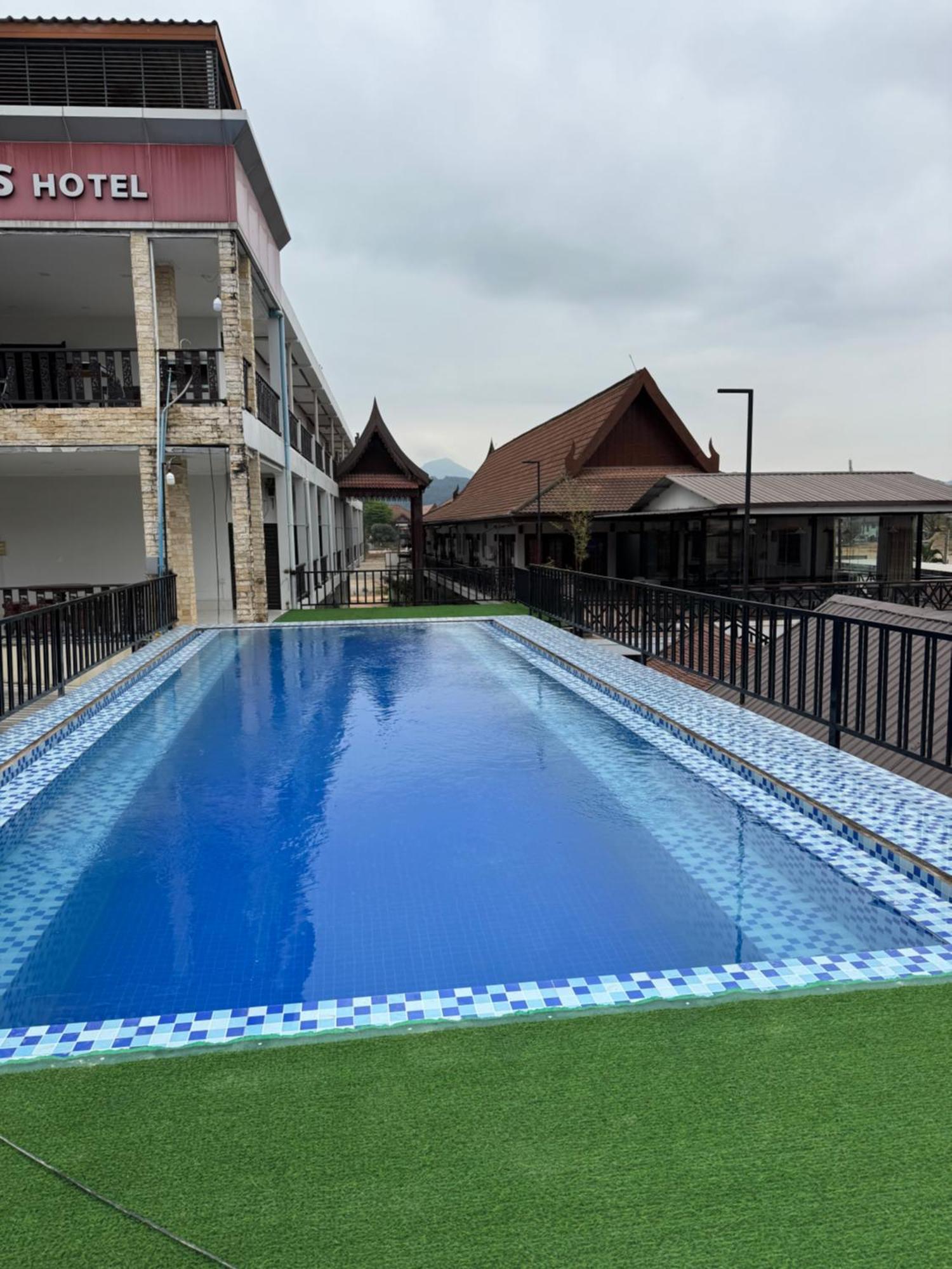 A P S Moutain View Hotel Vang Vieng Buitenkant foto