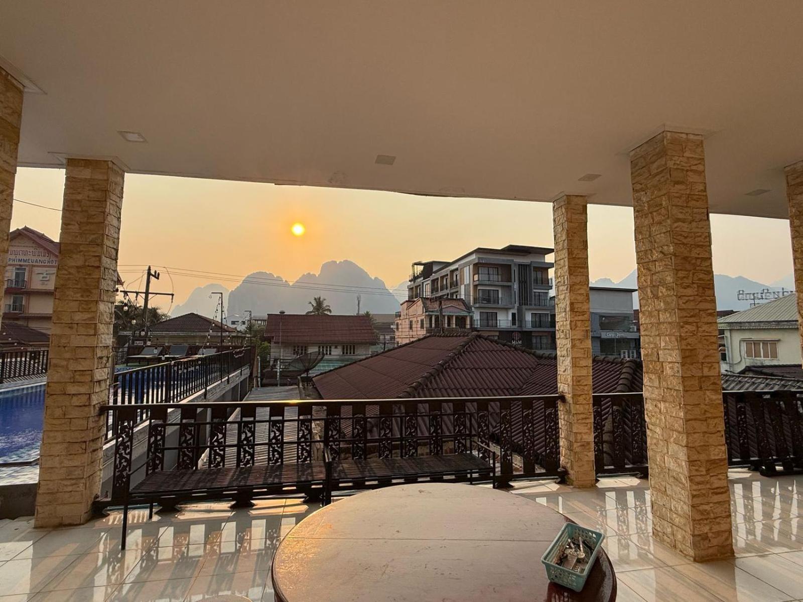 A P S Moutain View Hotel Vang Vieng Buitenkant foto